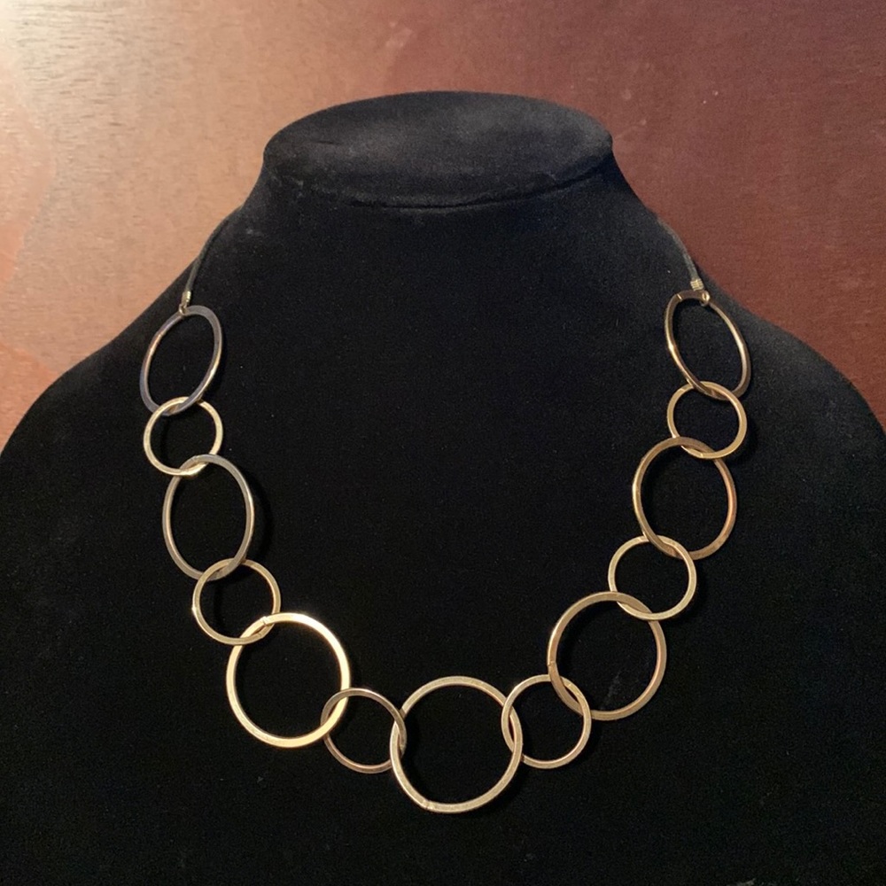 Beautiful Necklace! Gold Tone 2 different Rings!